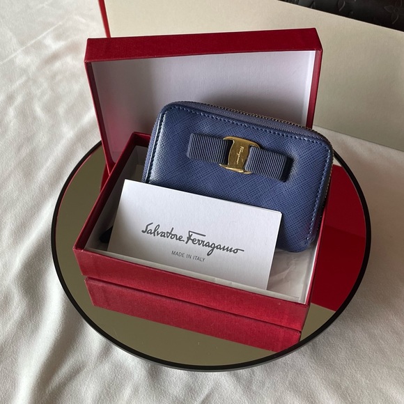Salvatore Ferragamo zippy wallet - Picture 3 of 16